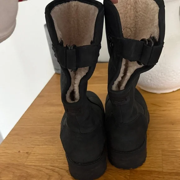 UGG size 6 Black and Cream Women's Boots - Picture 8 of 8